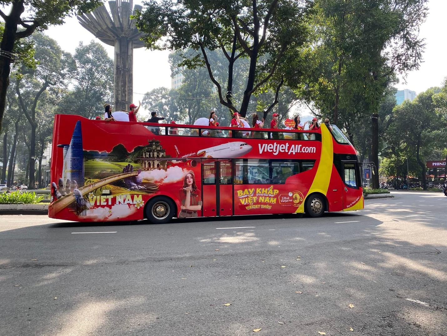 QUẢNG CÁO TRÊN XE TAXI, GRAB, BEE, BUS,...